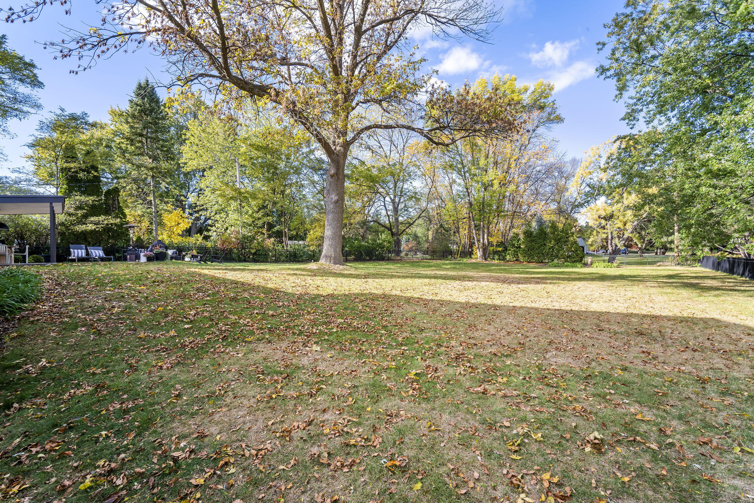 118 W Bergen Dr, Fox Point
