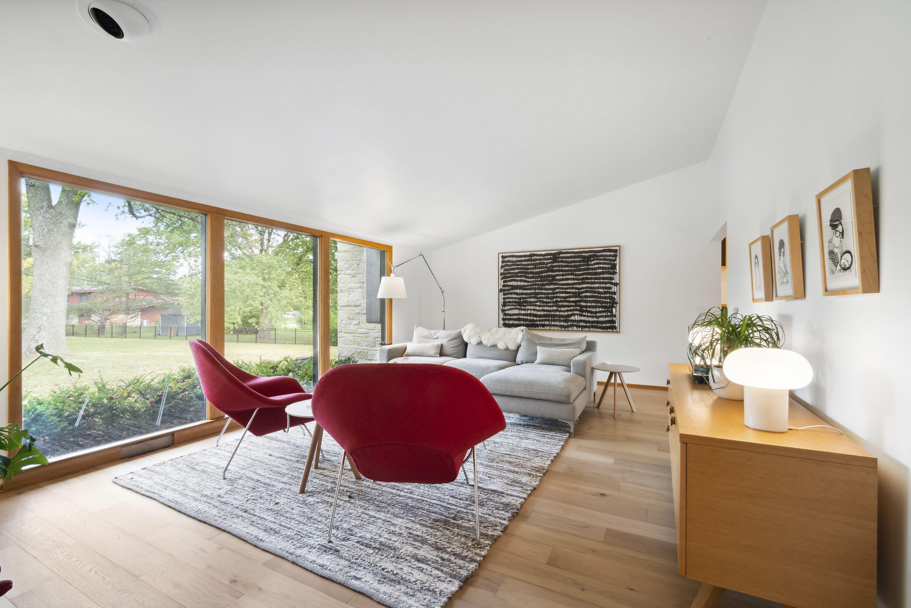 118 W Bergen Dr, Fox Point