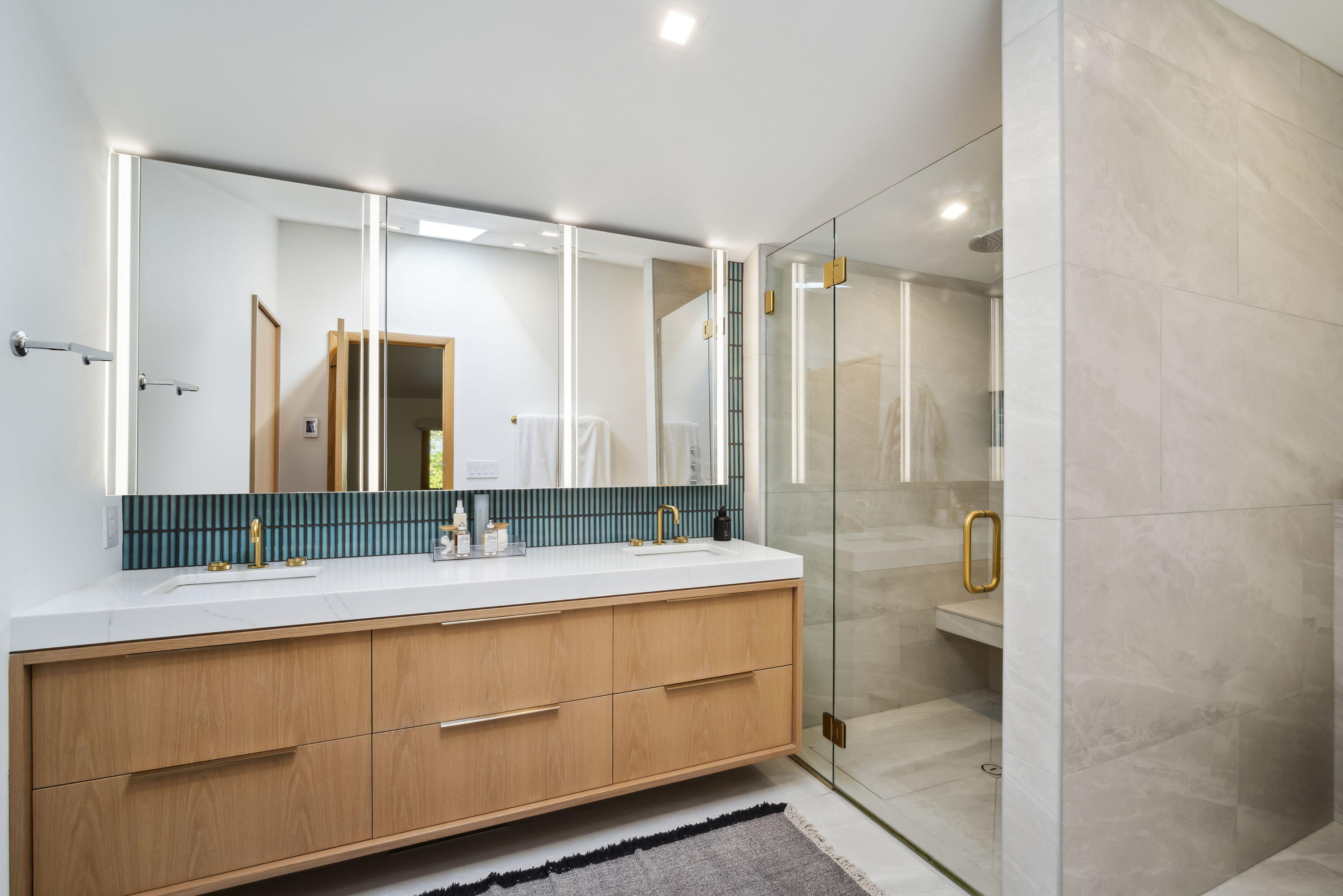 118 W Bergen Dr, Fox Point