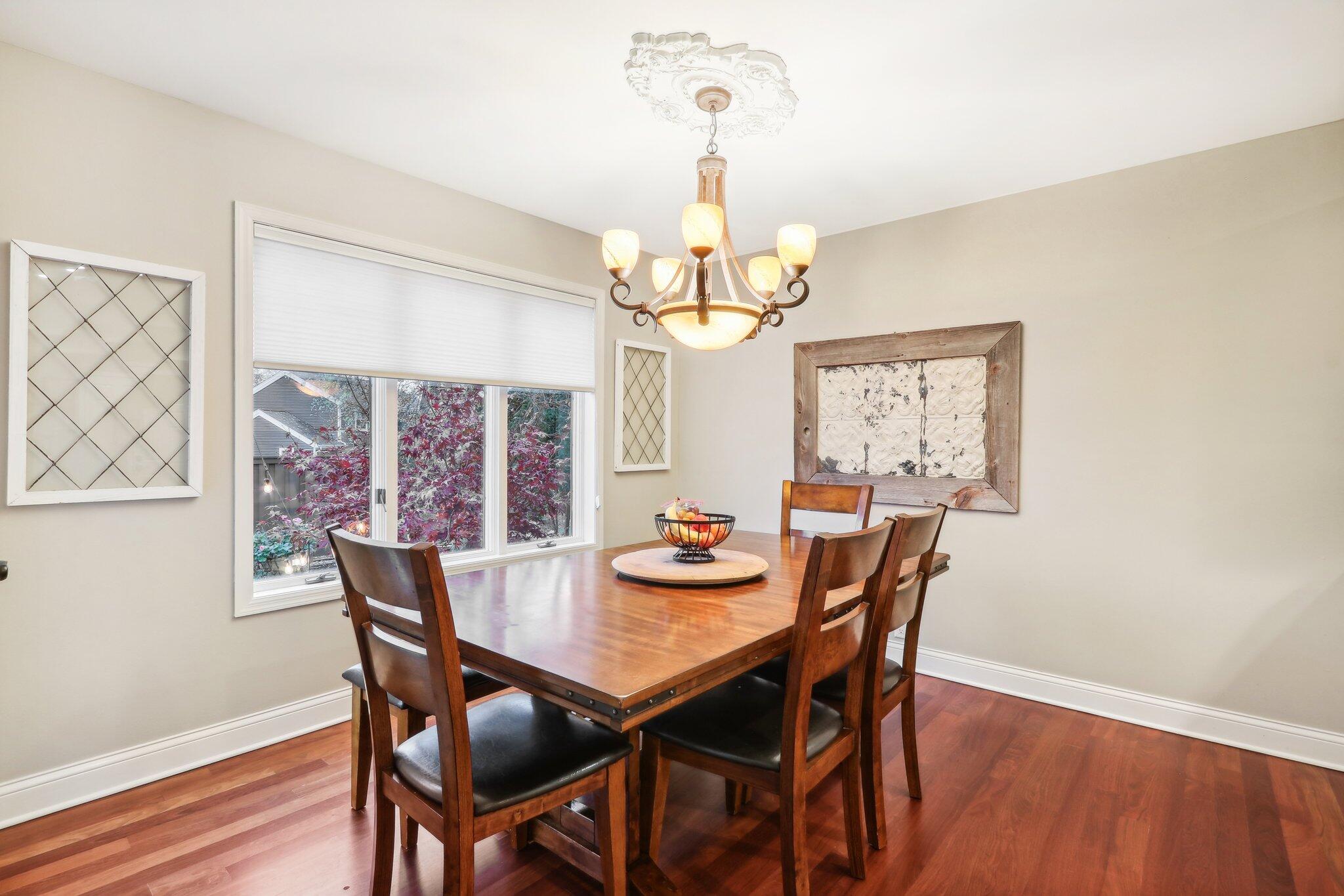 251 Hillside Dr, Oconomowoc