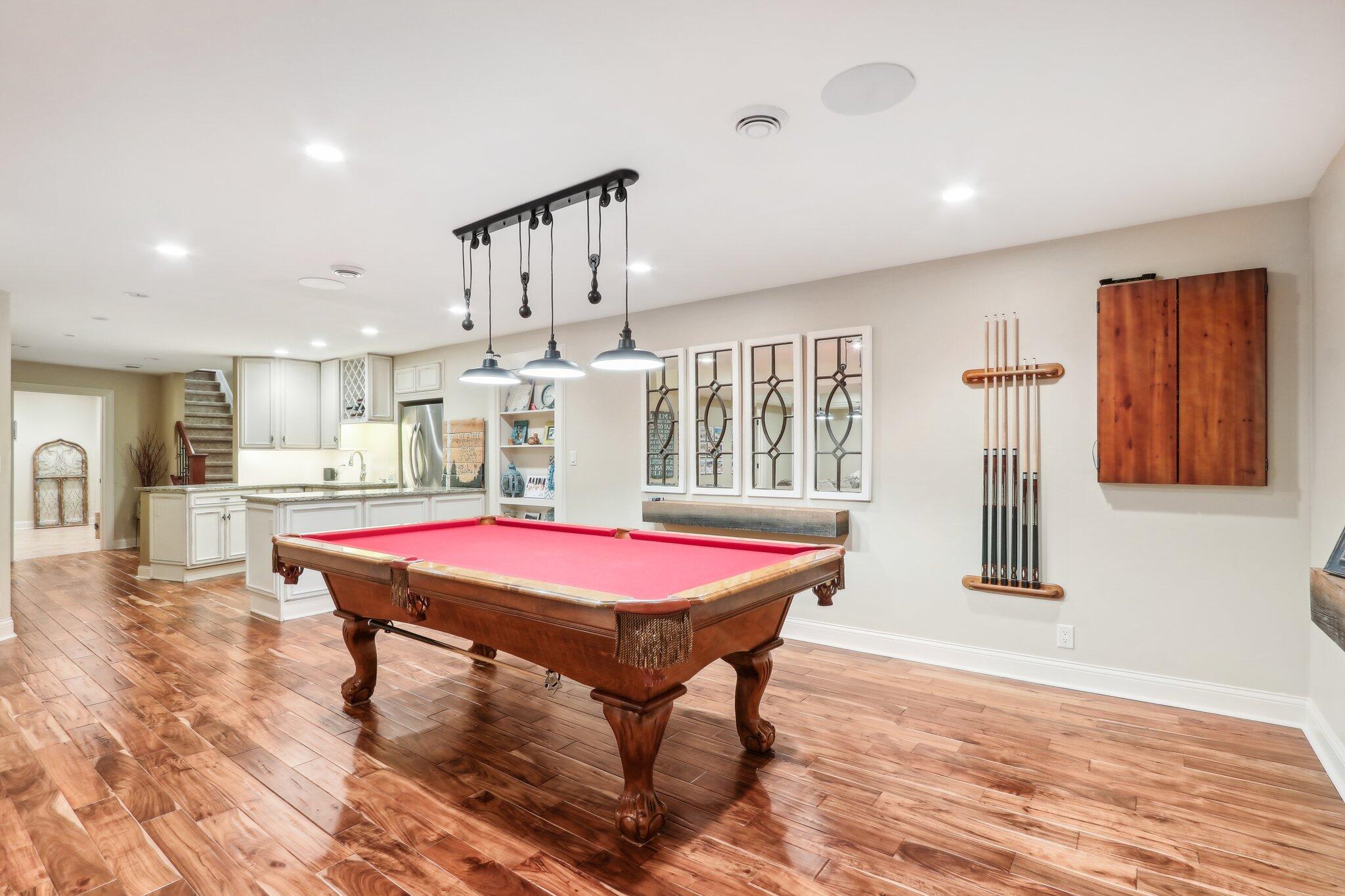 251 Hillside Dr, Oconomowoc