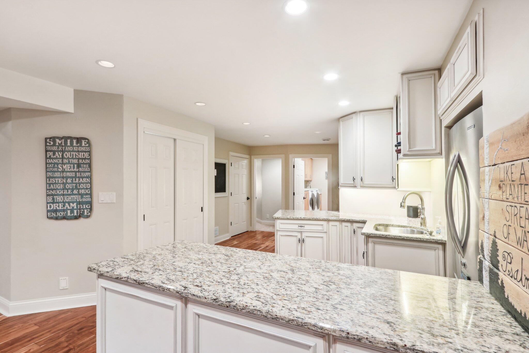 251 Hillside Dr, Oconomowoc