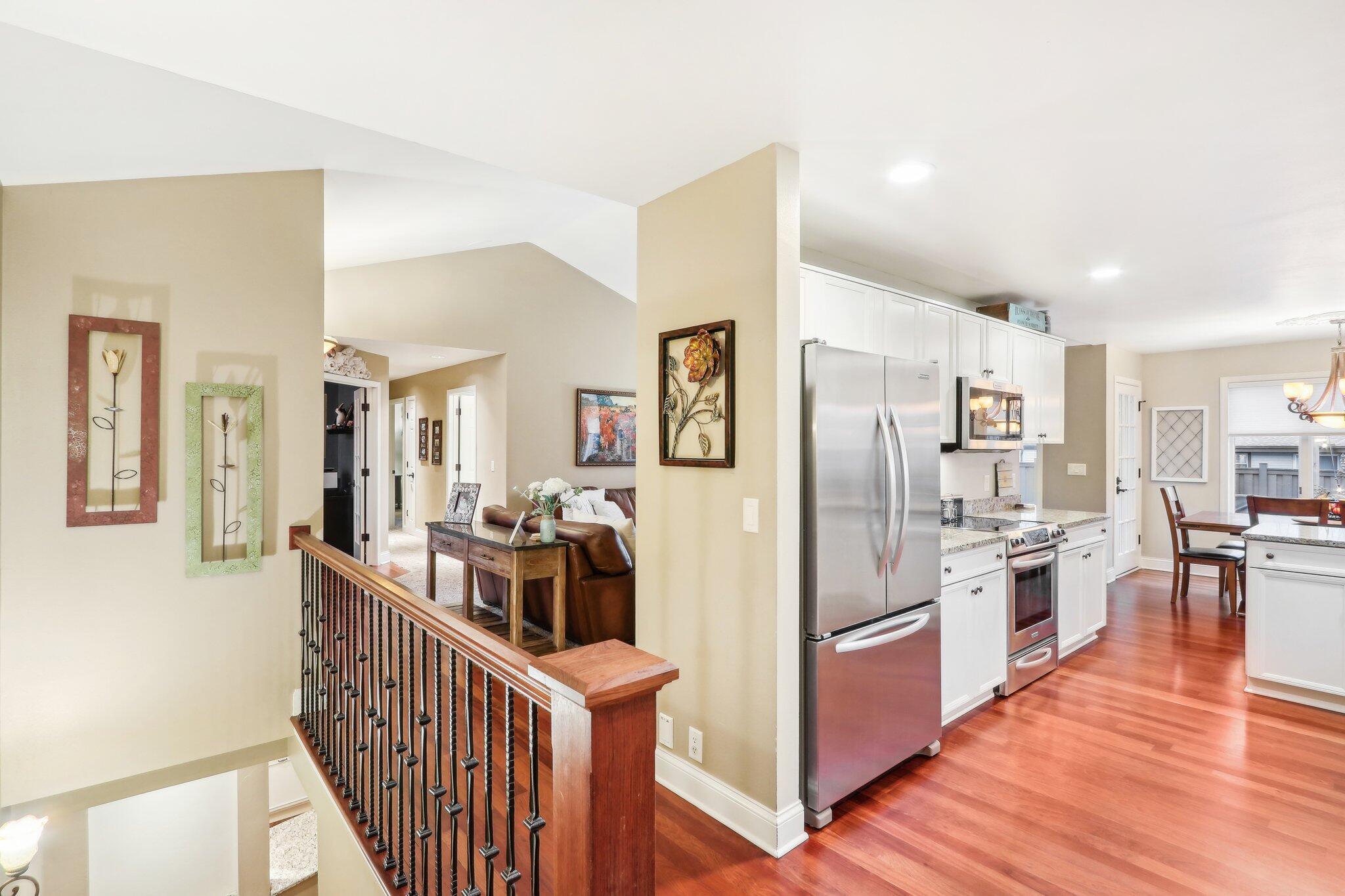 251 Hillside Dr, Oconomowoc