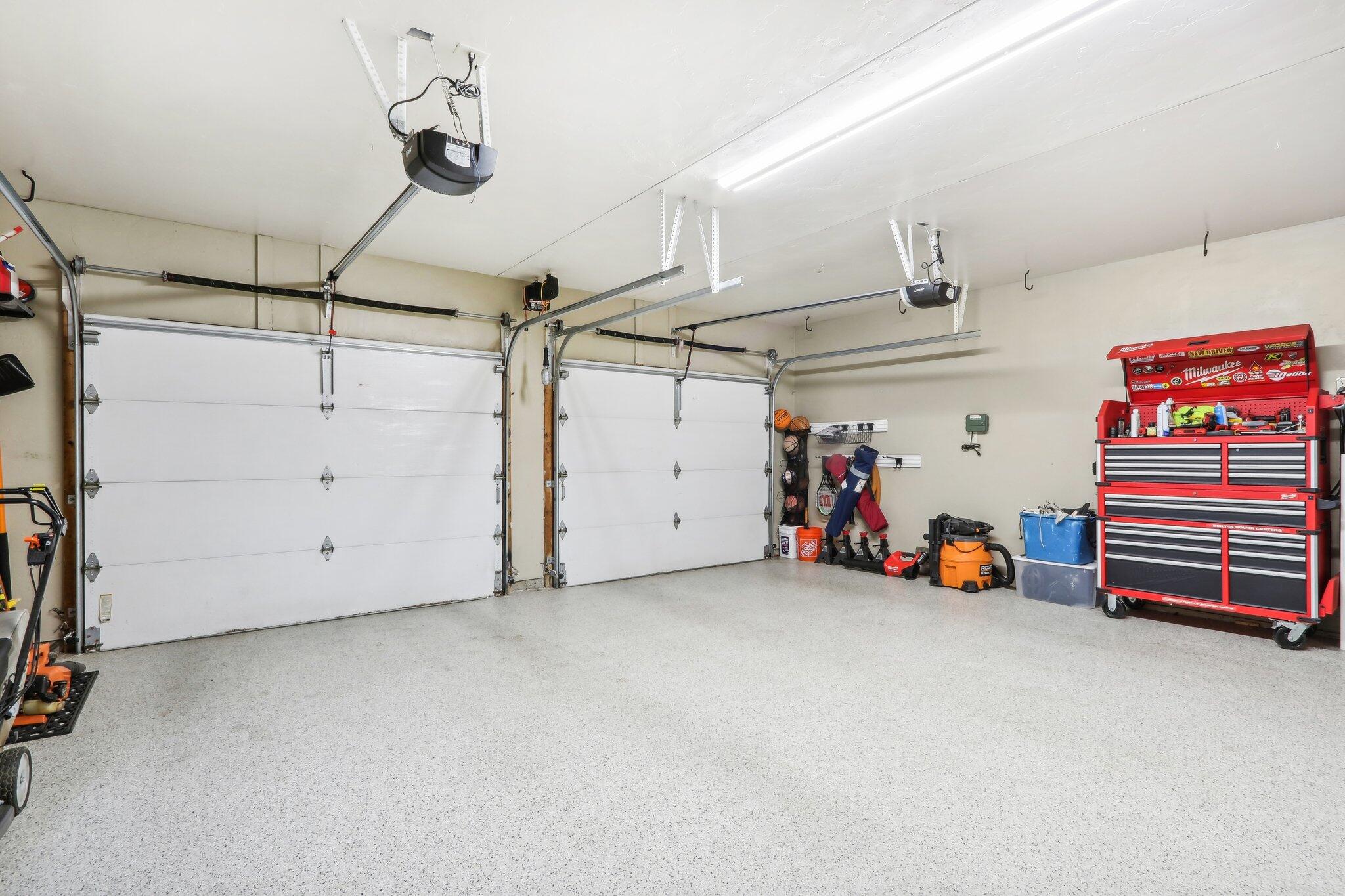 251 Hillside Dr, Oconomowoc