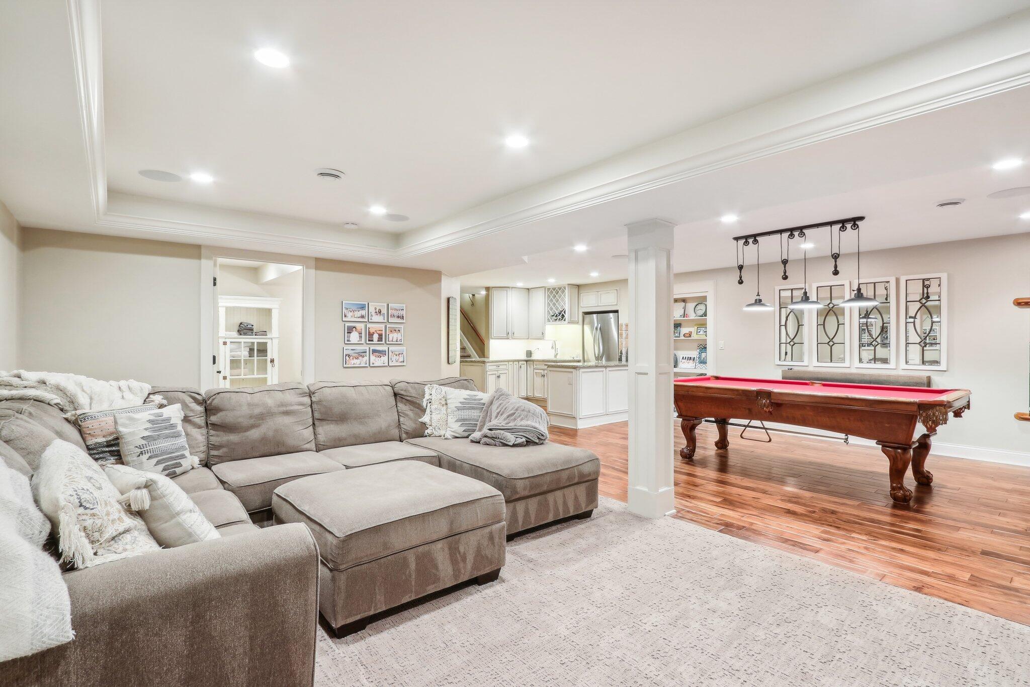 251 Hillside Dr, Oconomowoc