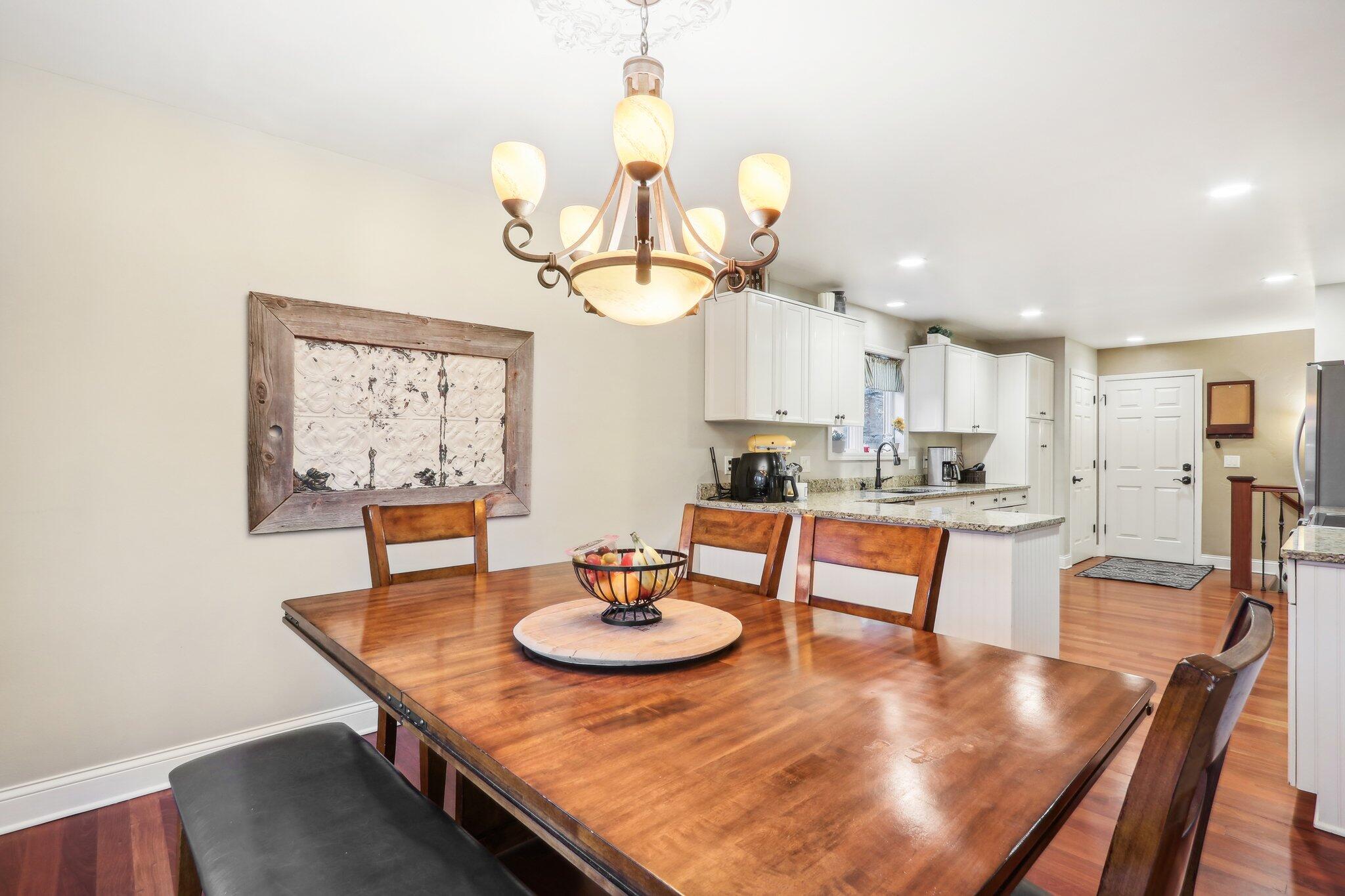 251 Hillside Dr, Oconomowoc