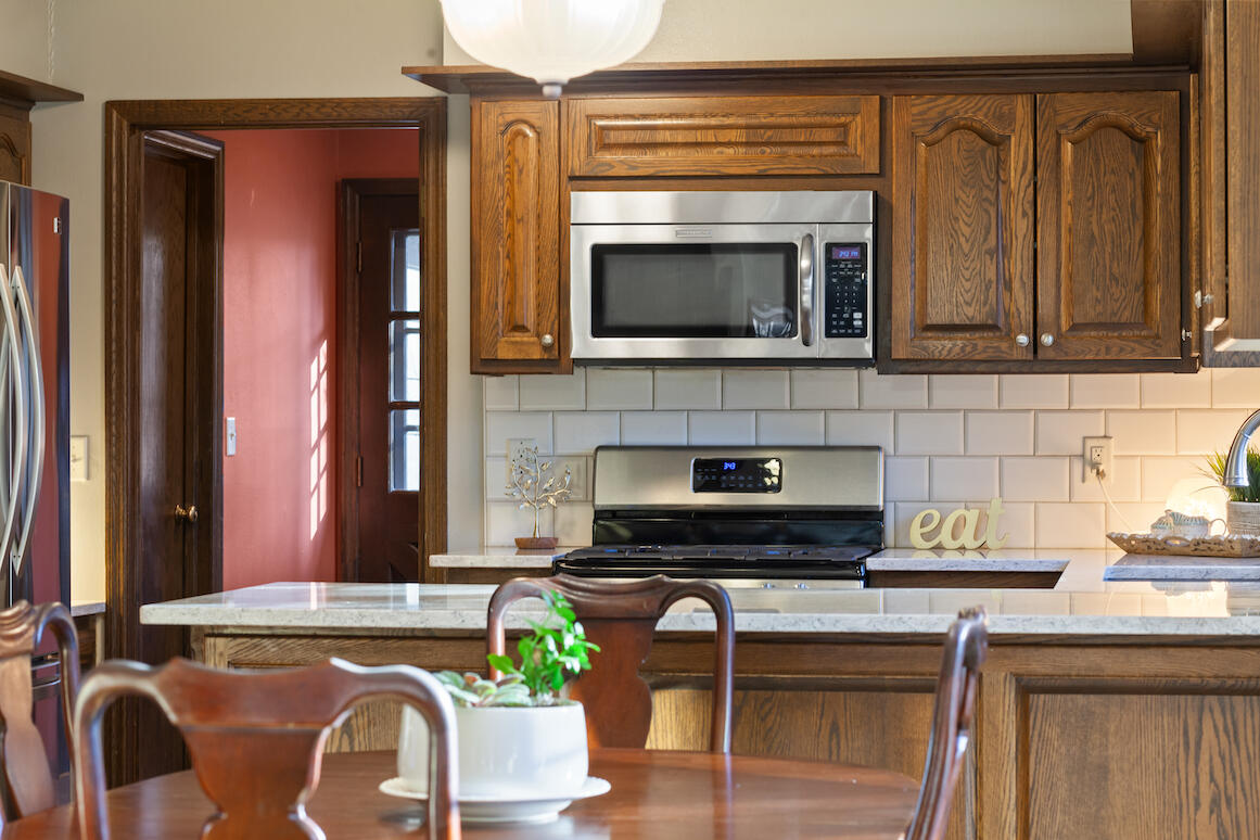 2465 Tilton Ln, Brookfield