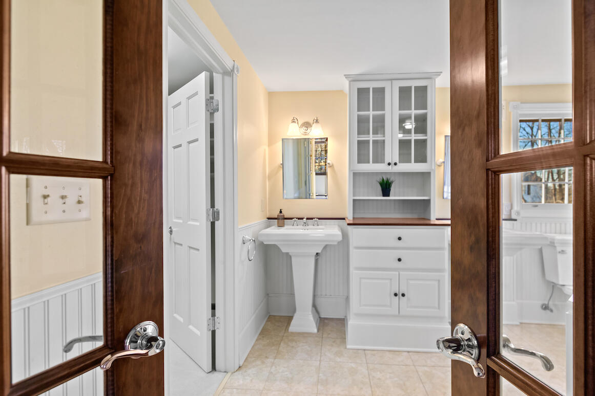 2465 Tilton Ln, Brookfield