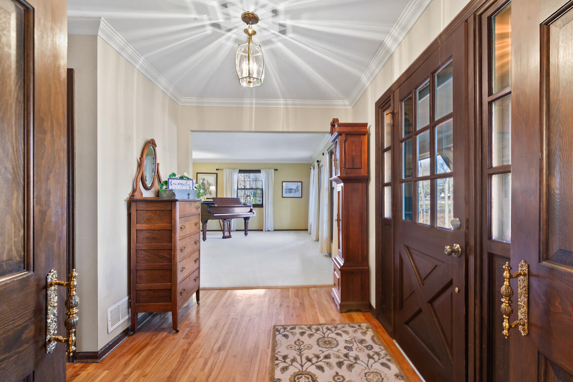 2465 Tilton Ln, Brookfield