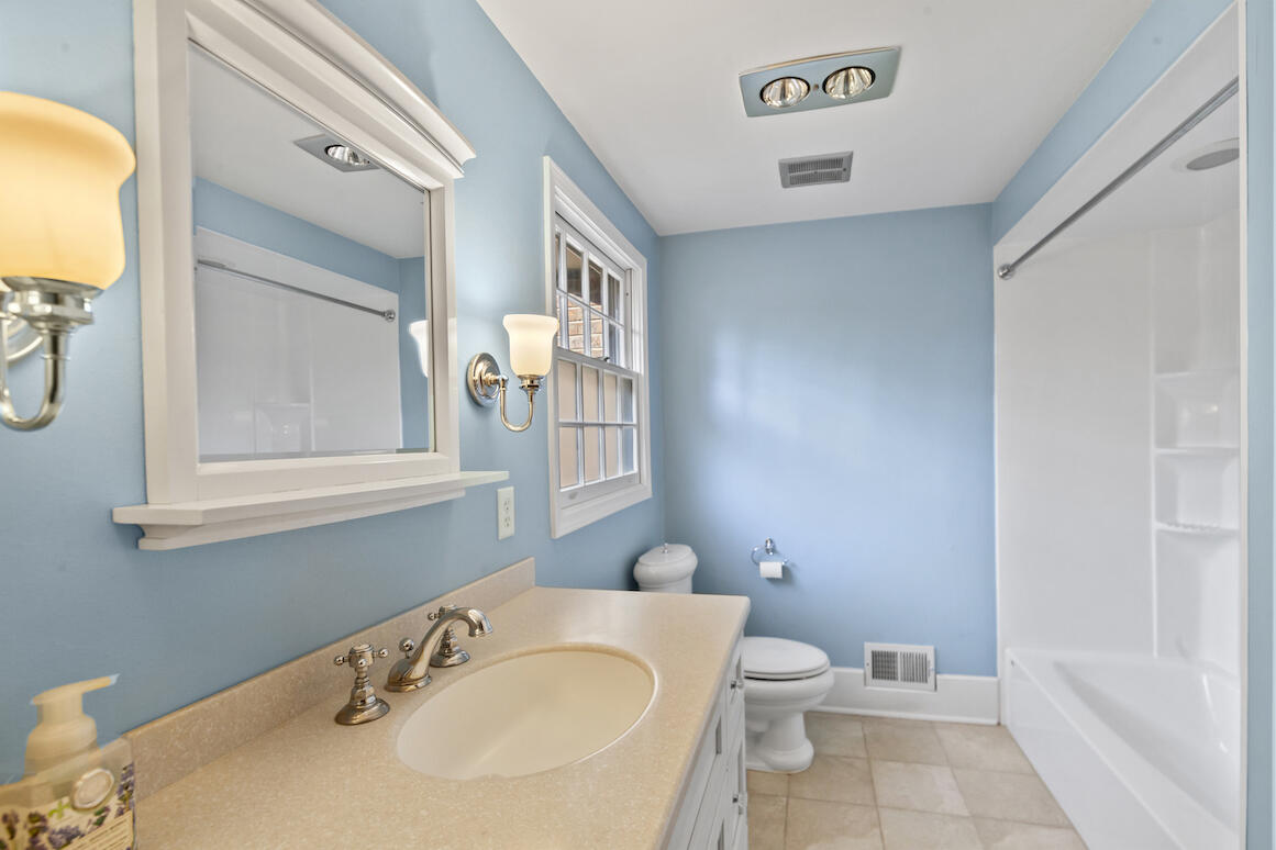 2465 Tilton Ln, Brookfield