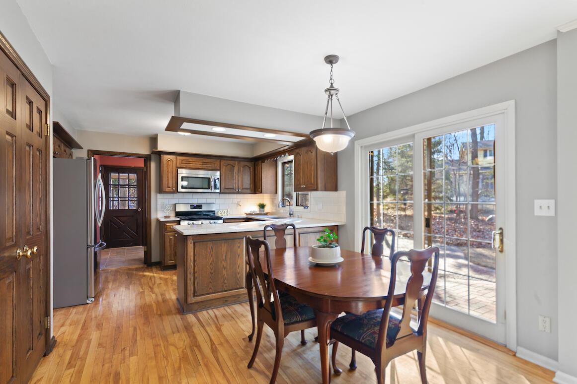2465 Tilton Ln, Brookfield