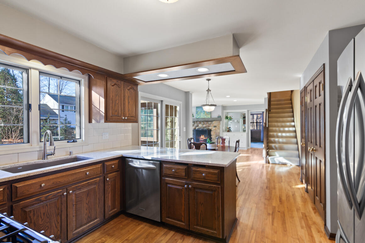 2465 Tilton Ln, Brookfield