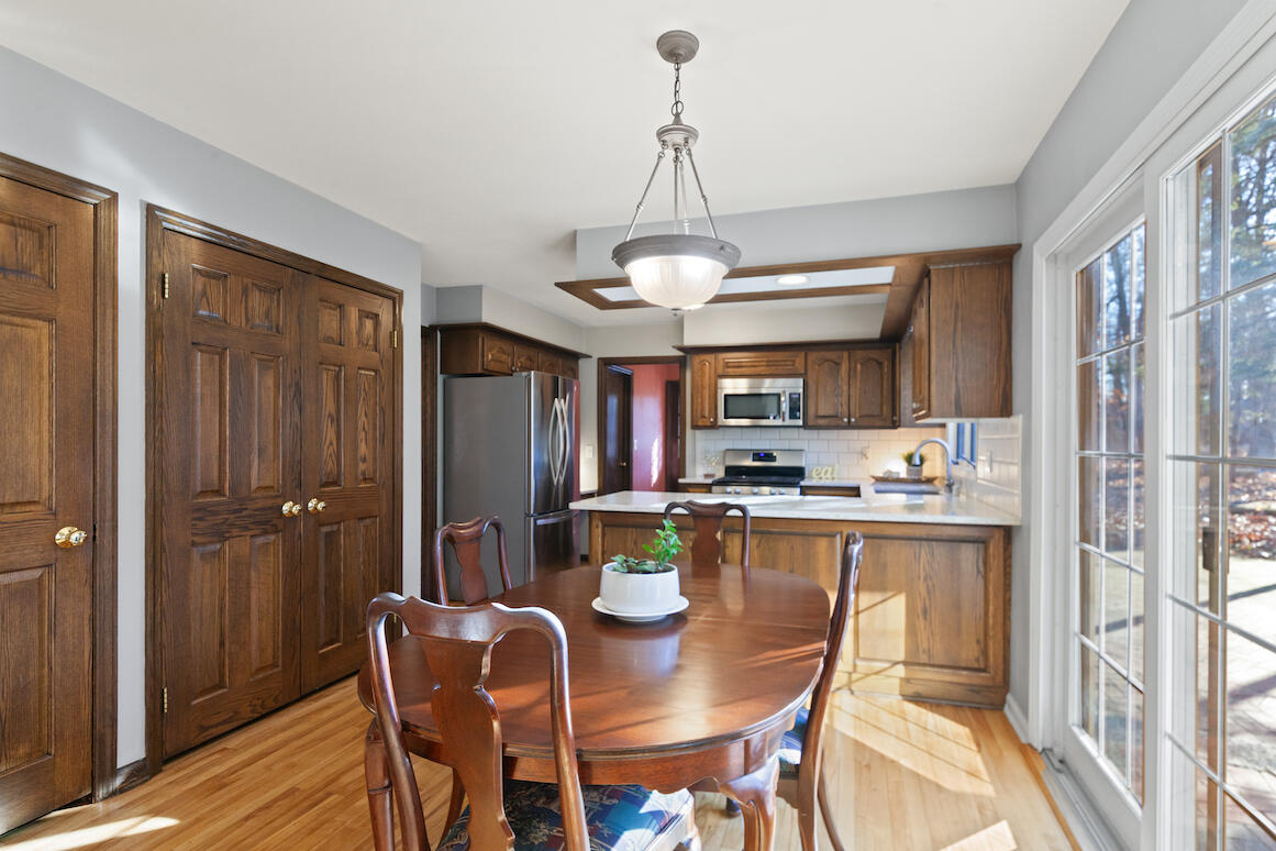 2465 Tilton Ln, Brookfield