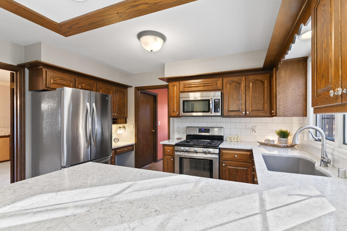 2465 Tilton Ln, Brookfield