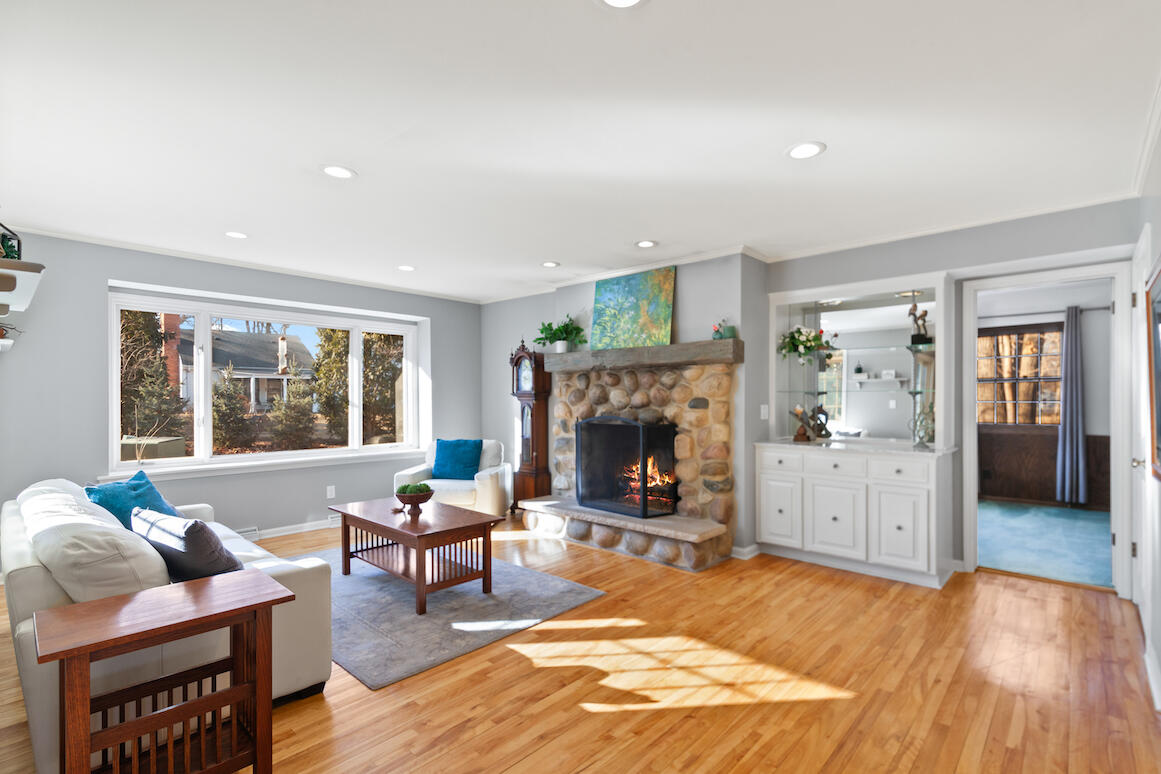 2465 Tilton Ln, Brookfield