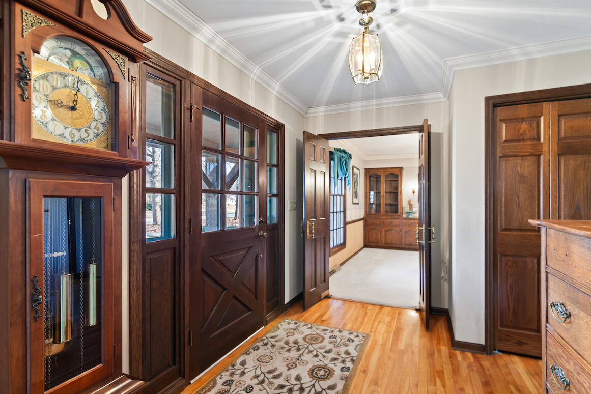 2465 Tilton Ln, Brookfield