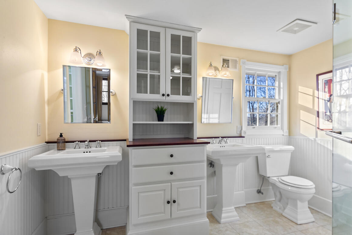 2465 Tilton Ln, Brookfield