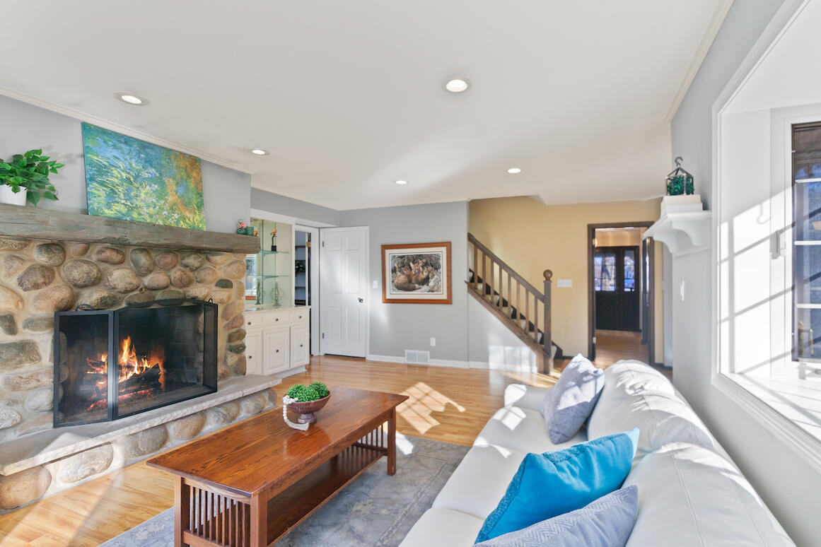 2465 Tilton Ln, Brookfield