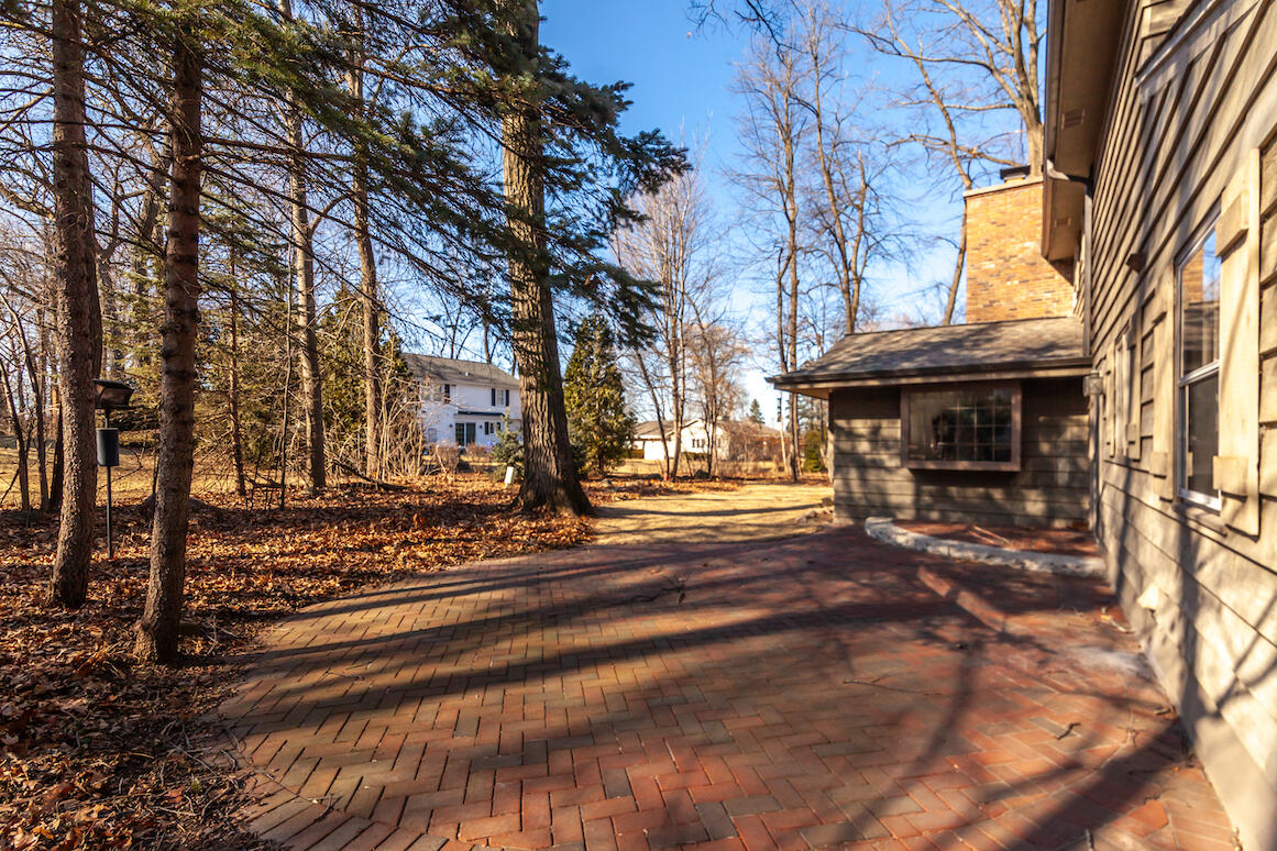 2465 Tilton Ln, Brookfield