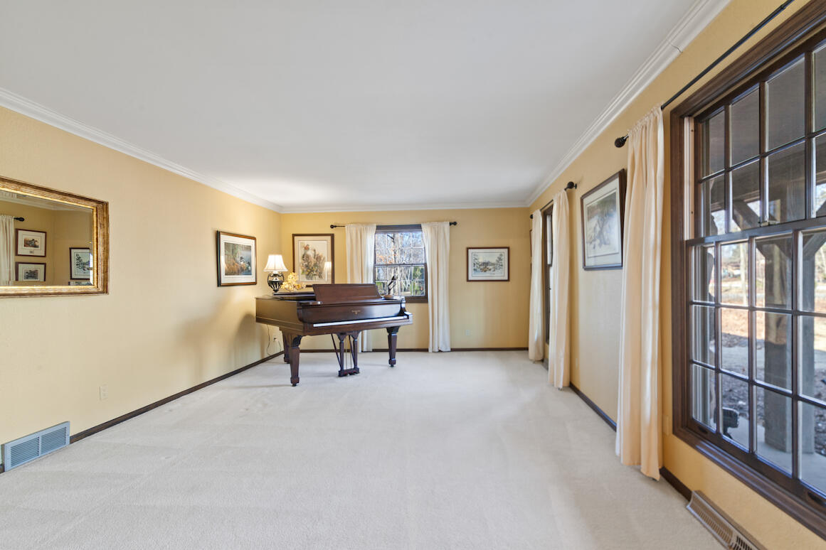 2465 Tilton Ln, Brookfield