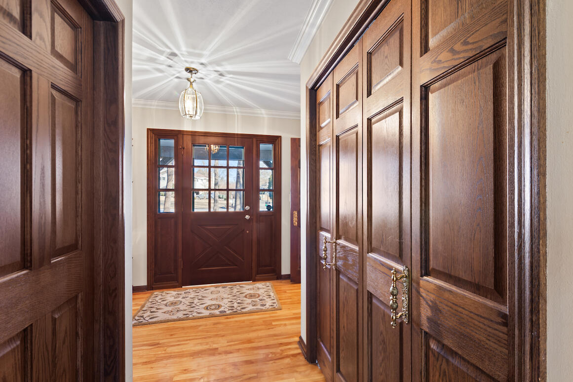 2465 Tilton Ln, Brookfield