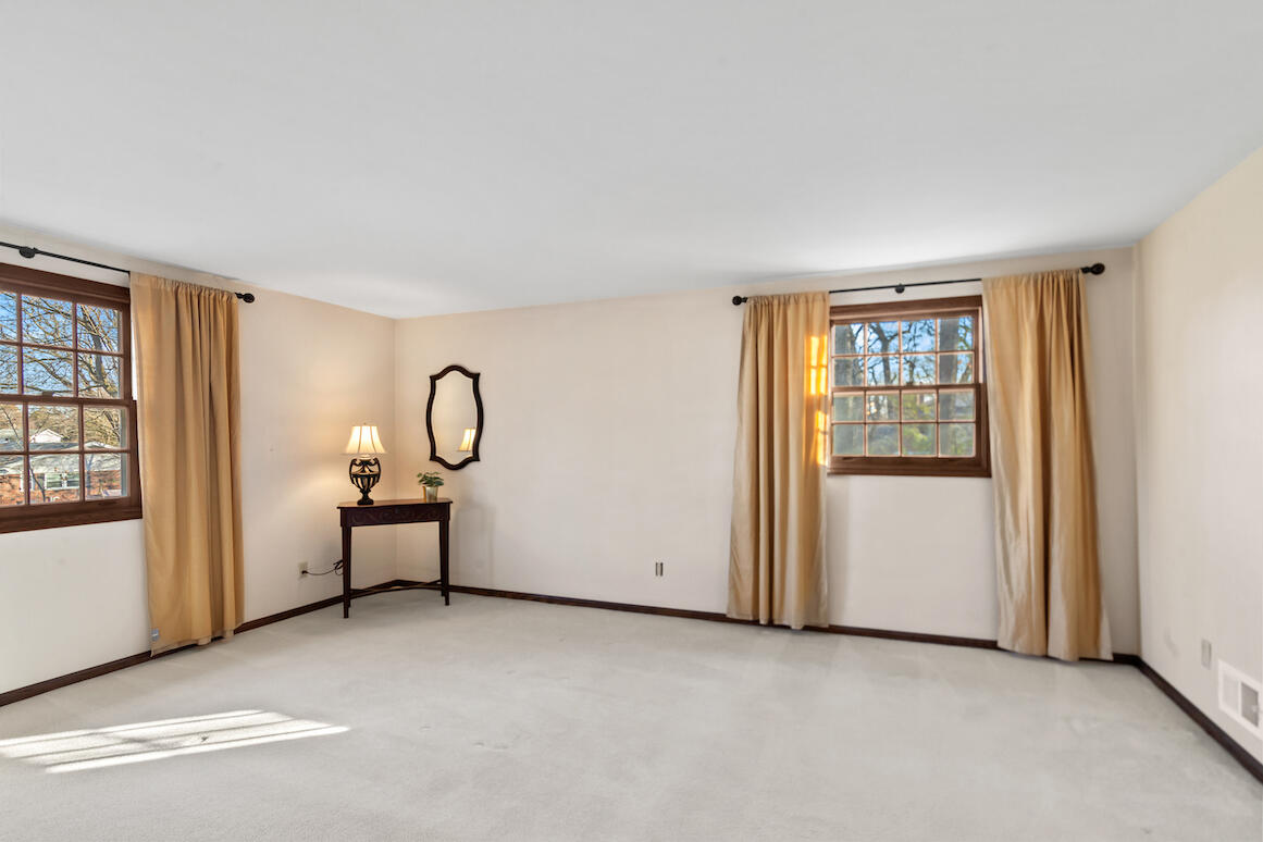 2465 Tilton Ln, Brookfield