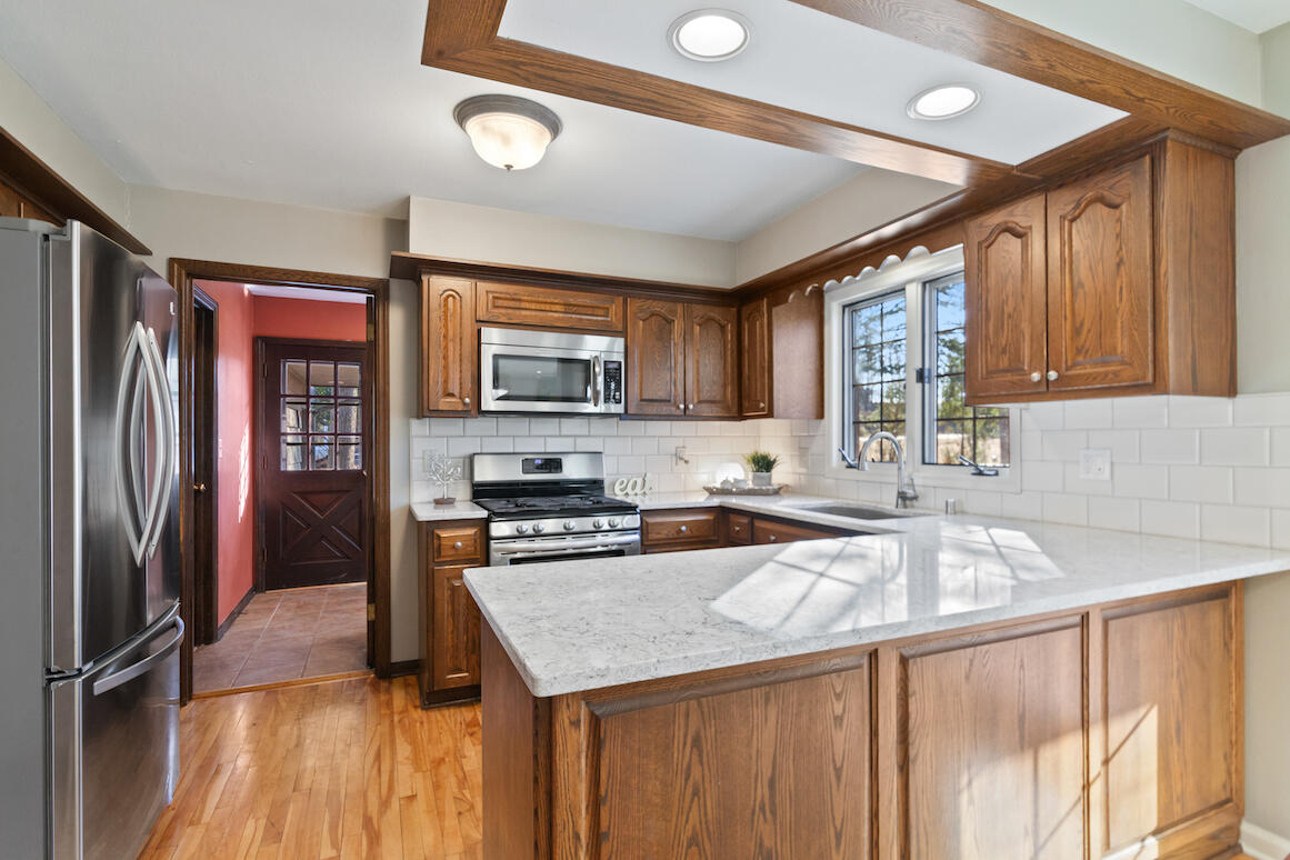 2465 Tilton Ln, Brookfield