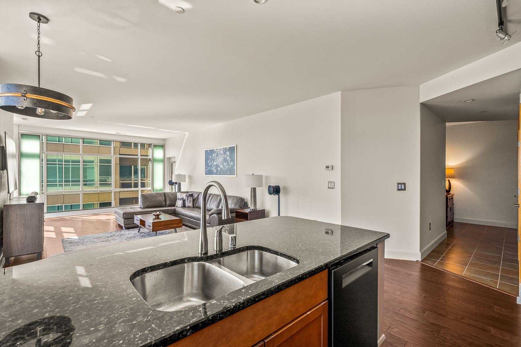 1550 E Royall Pl