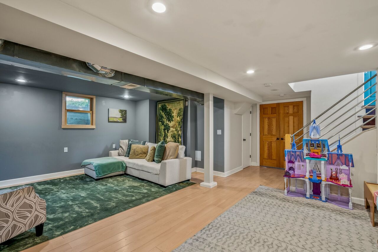 5642 N Argyle Ave, Glendale