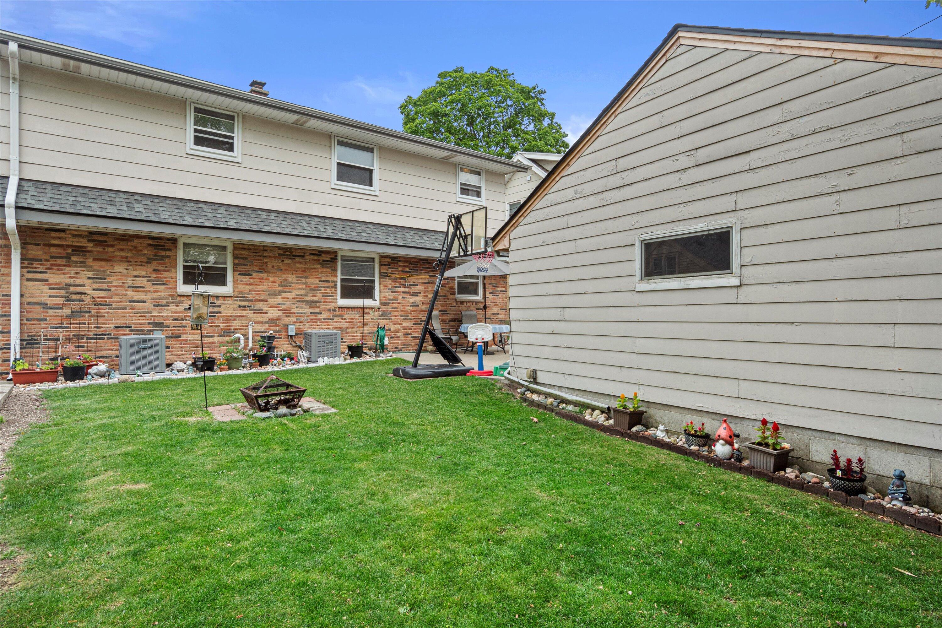 2181 S 88th St, West Allis
