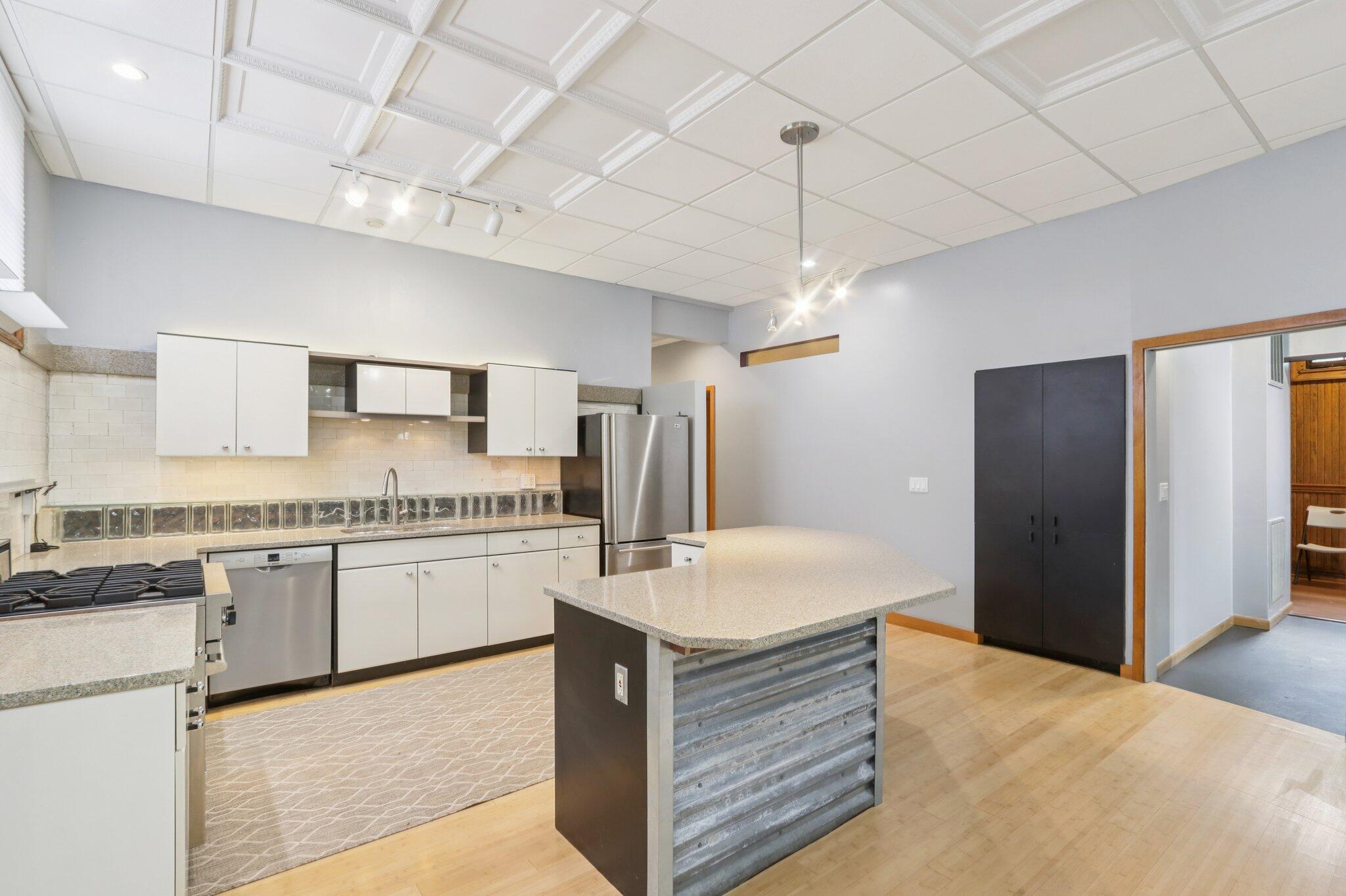1442 N Franklin Pl, 3, Milwaukee