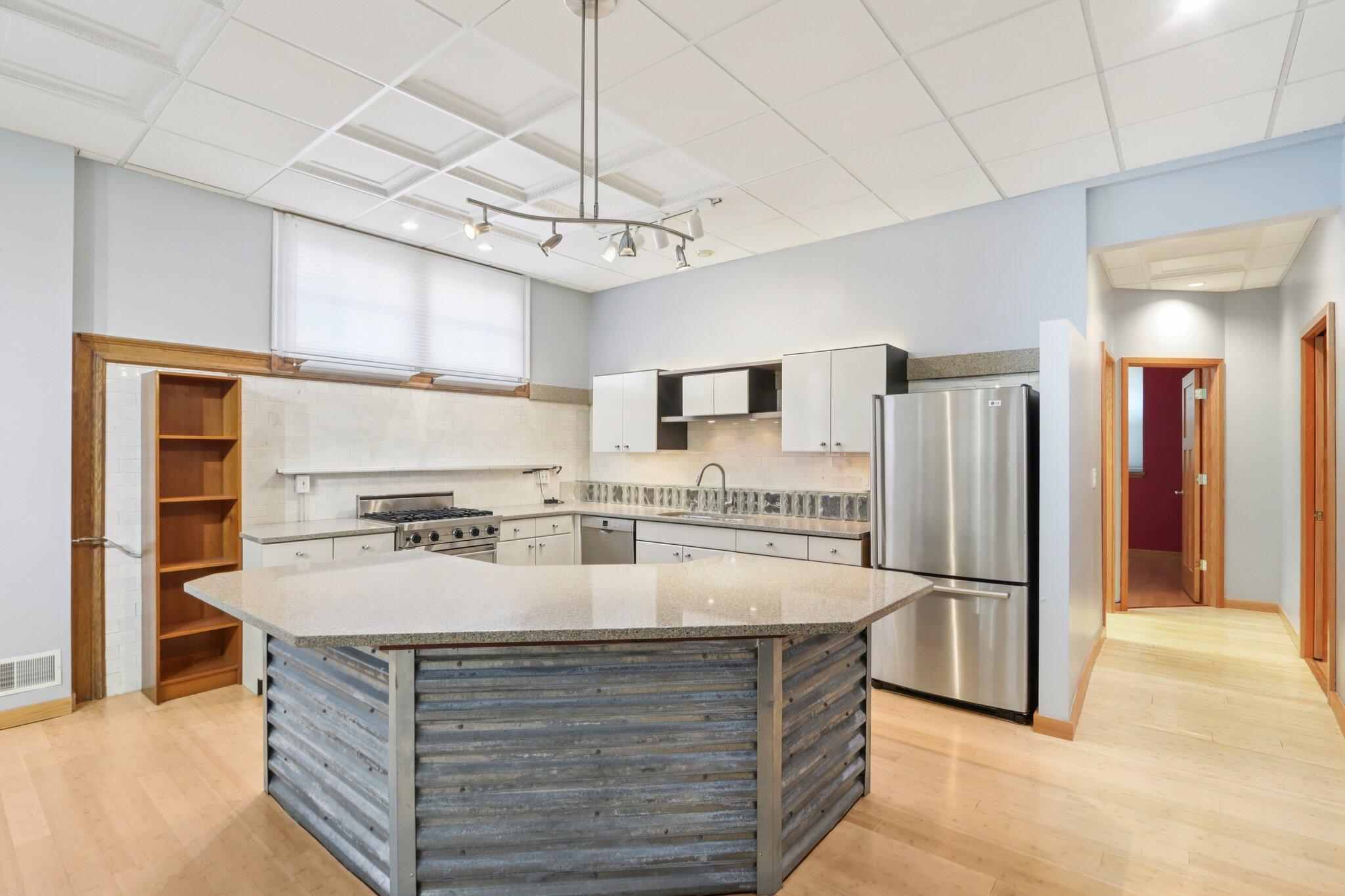 1442 N Franklin Pl, 3, Milwaukee