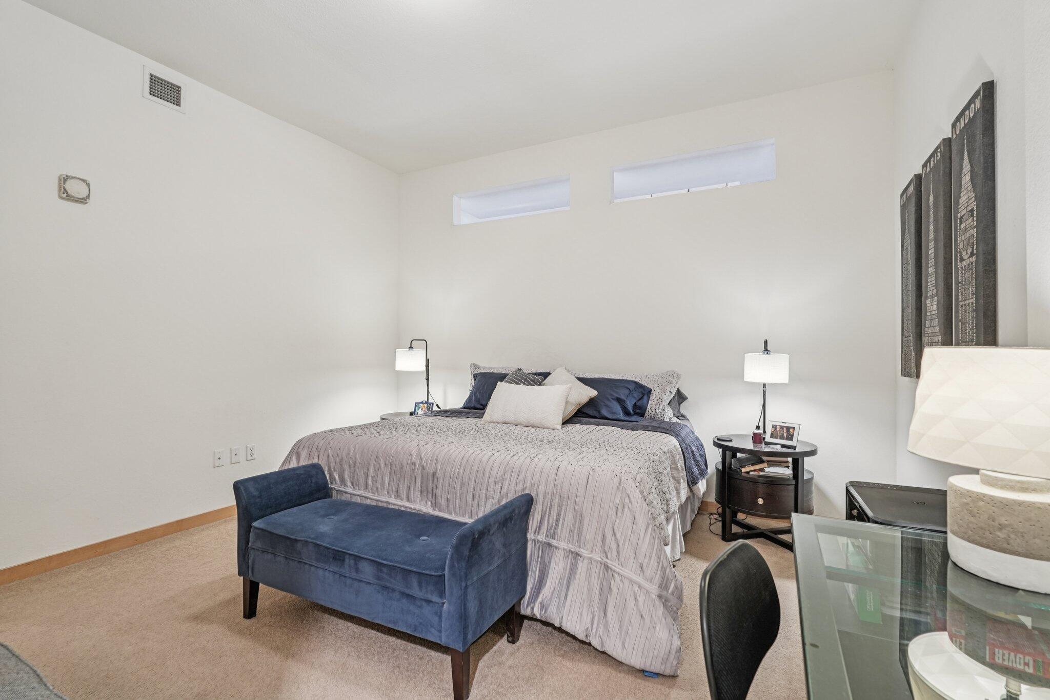 106 W Seeboth St, 908