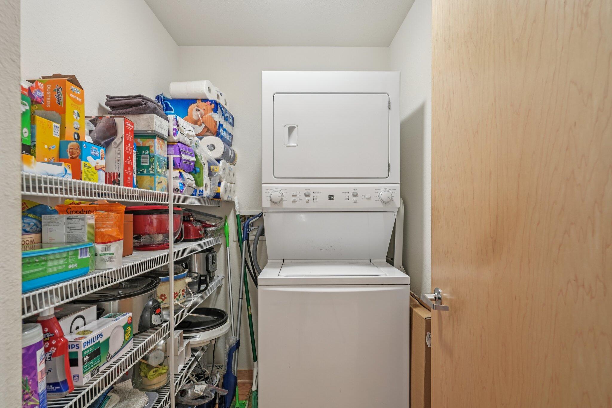 106 W Seeboth St, 908