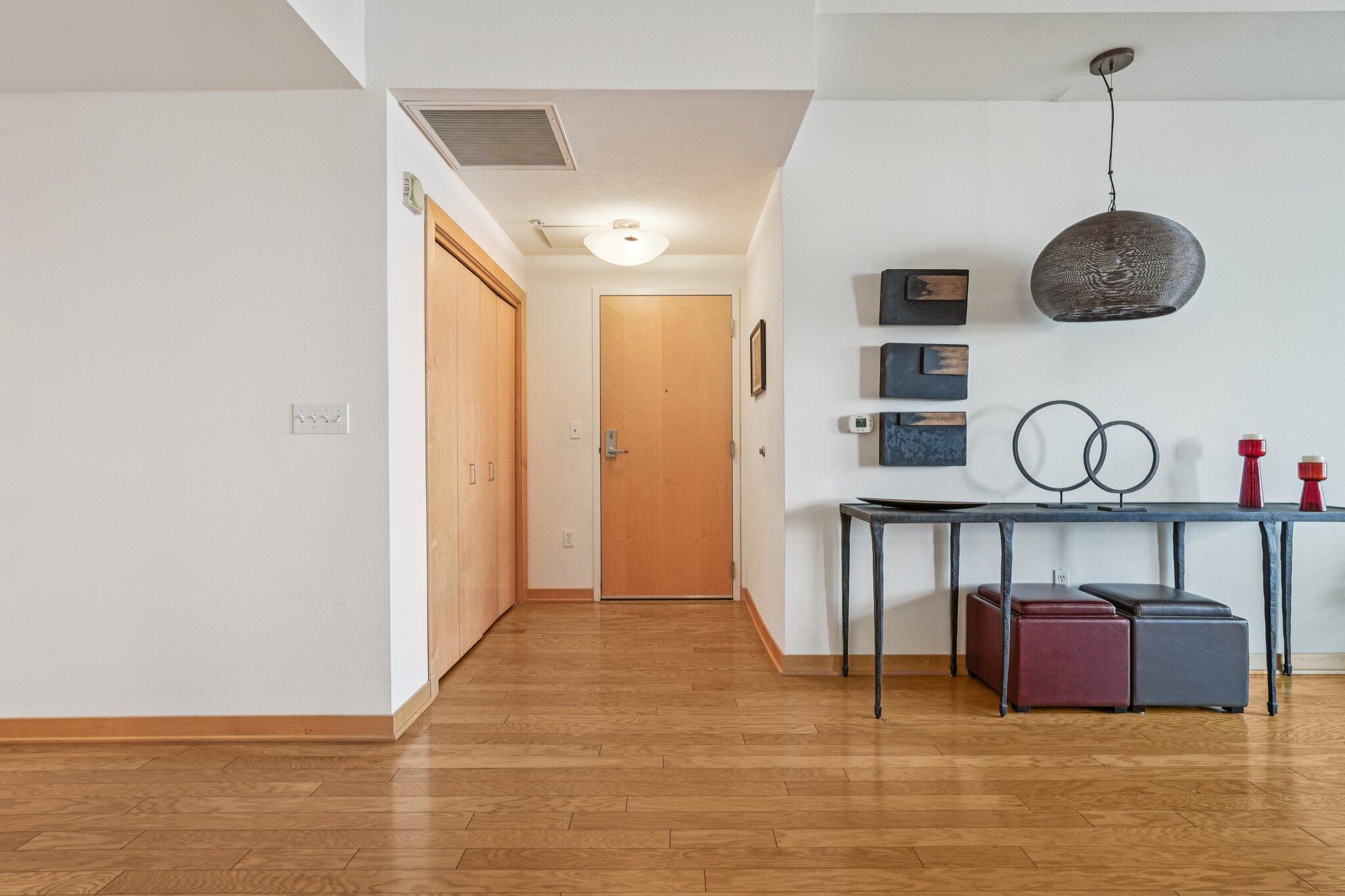 106 W Seeboth St, 908