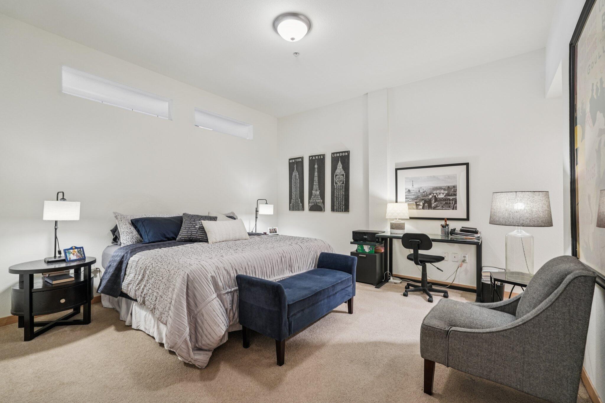 106 W Seeboth St, 908