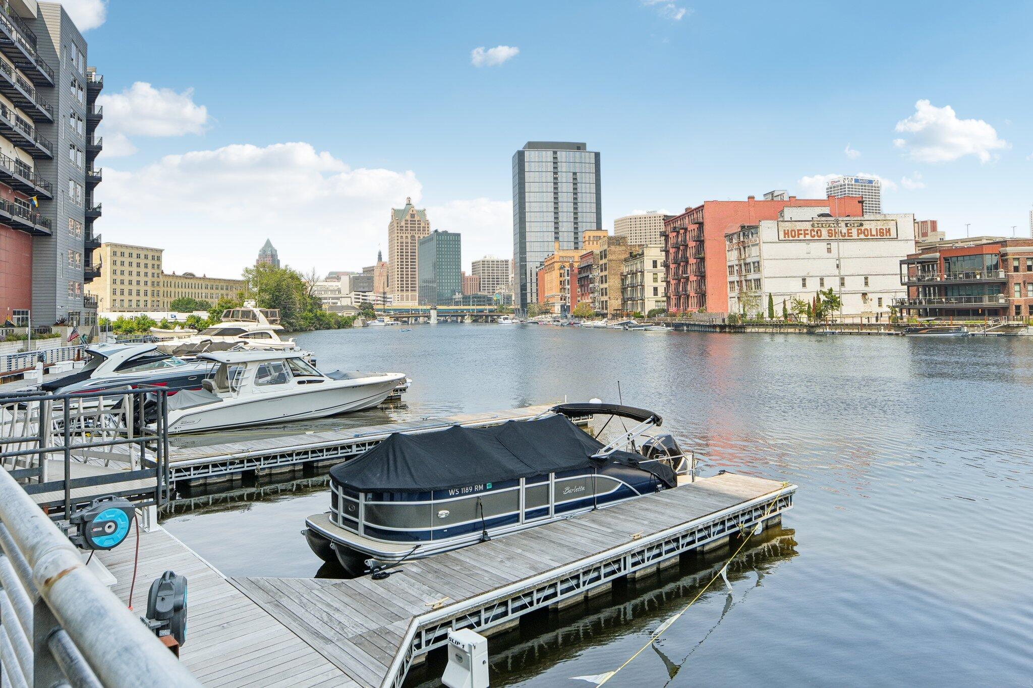 106 W Seeboth St, 908
