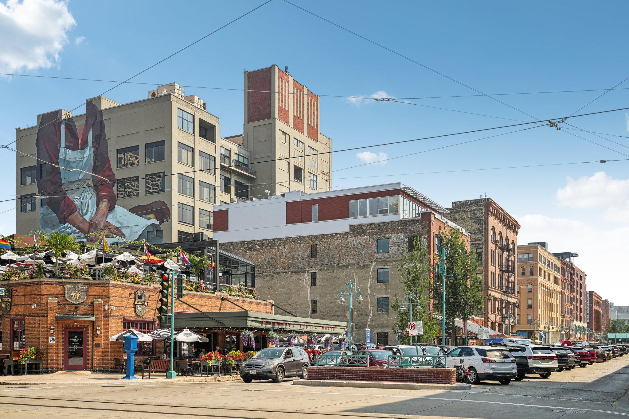 106 W Seeboth St, 908