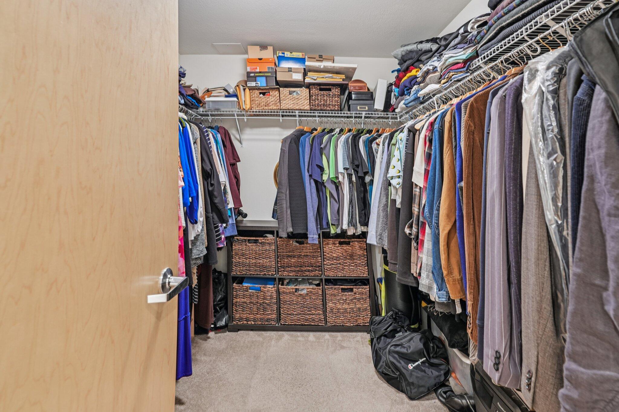 106 W Seeboth St, 908