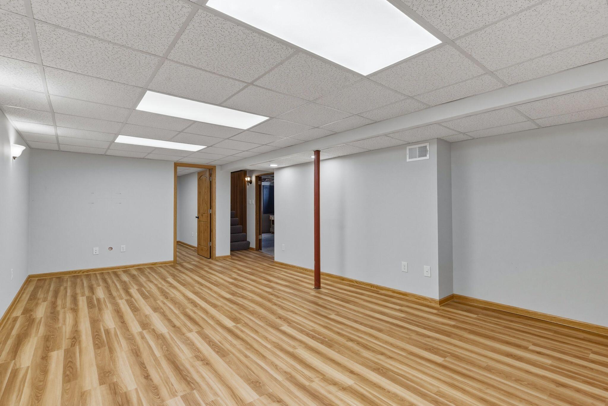 N86W18105 Summit Dr