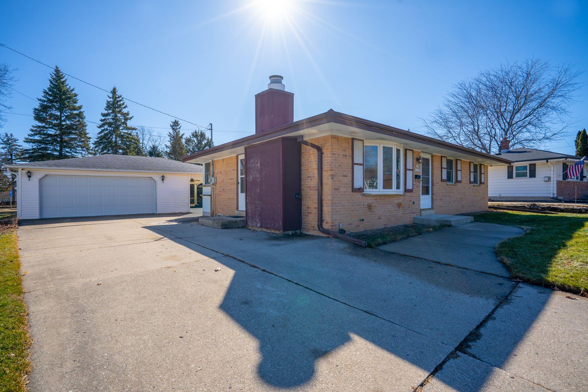 N86W18105 Summit Dr