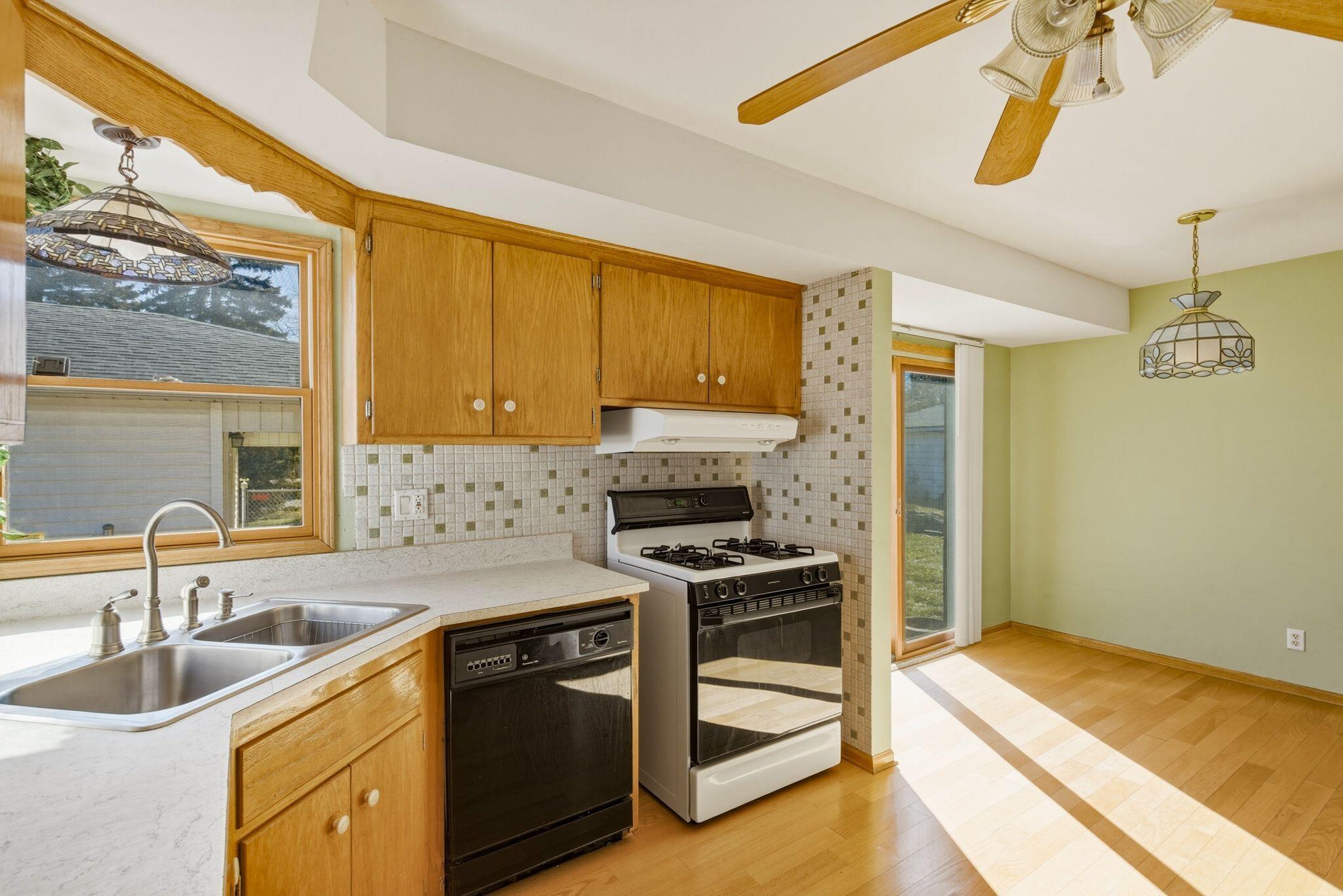 N86W18105 Summit Dr