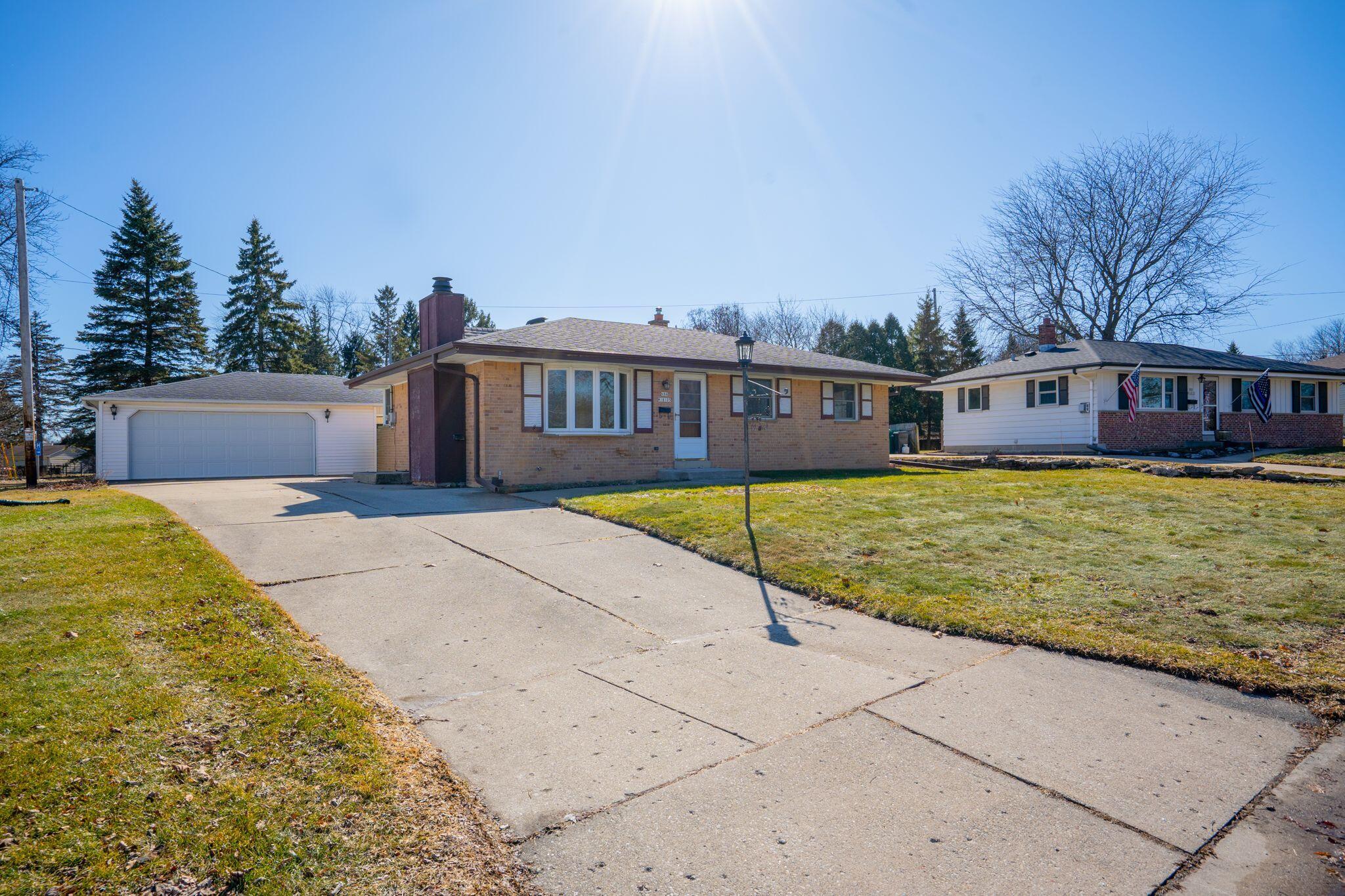 N86W18105 Summit Dr