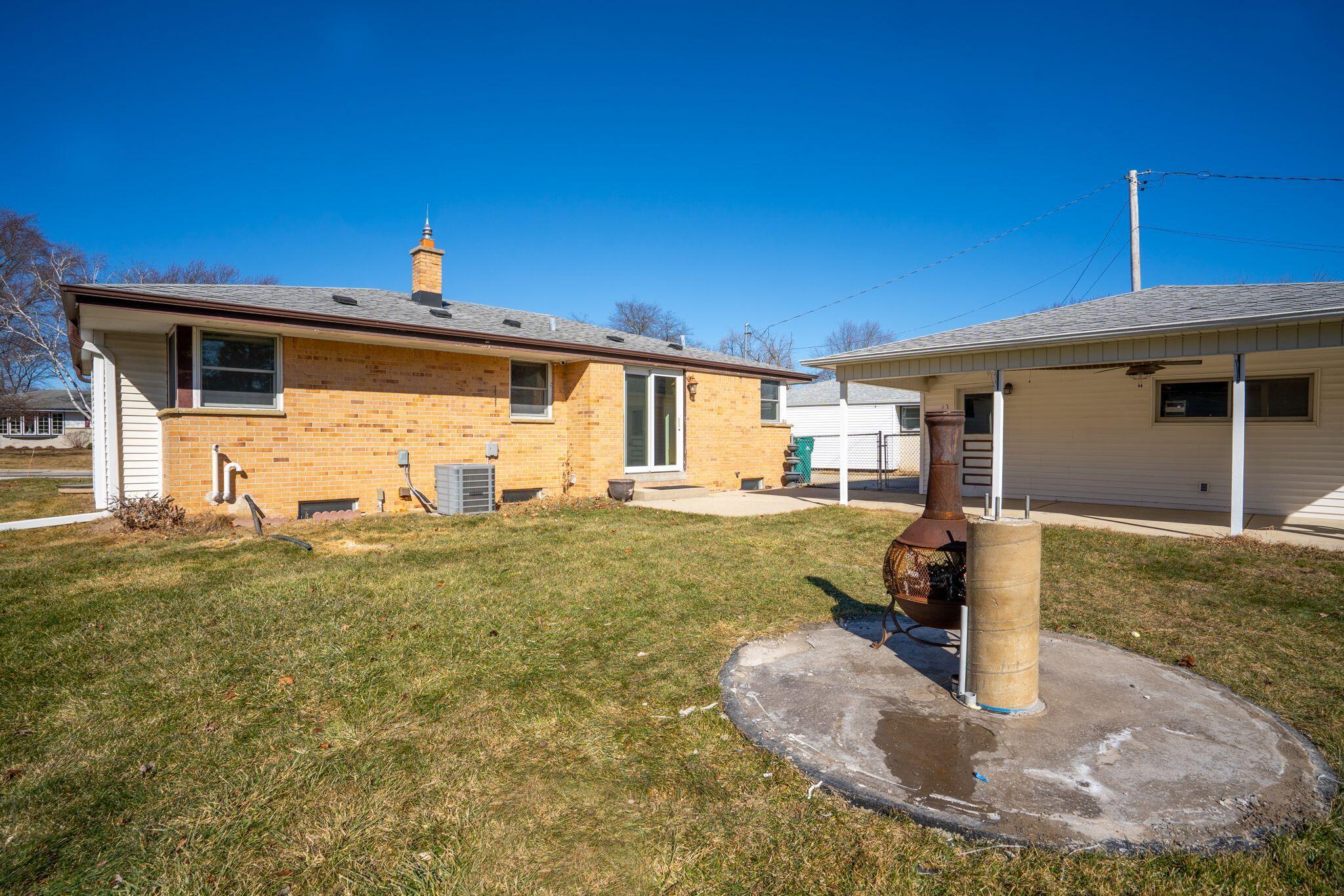 N86W18105 Summit Dr