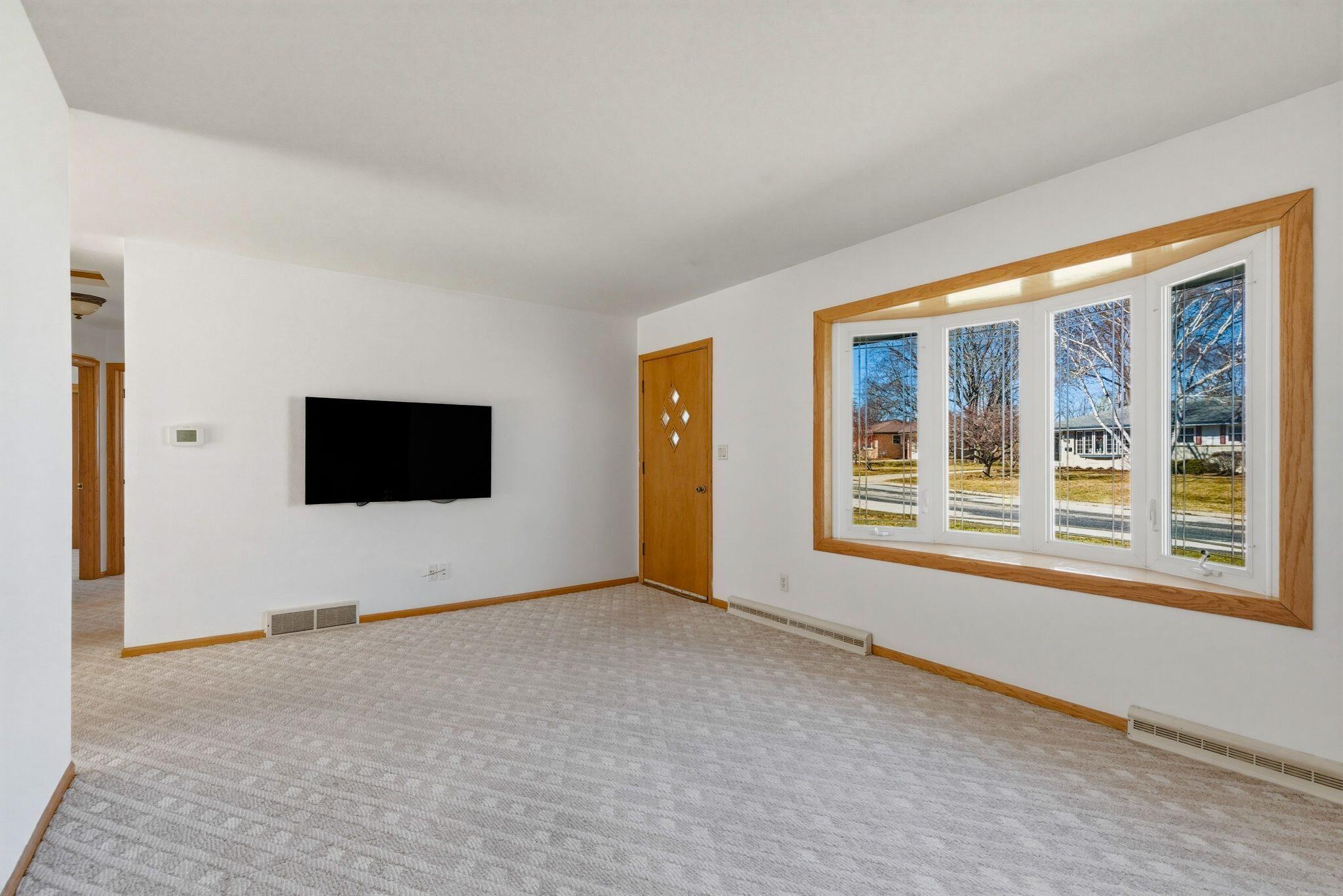 N86W18105 Summit Dr