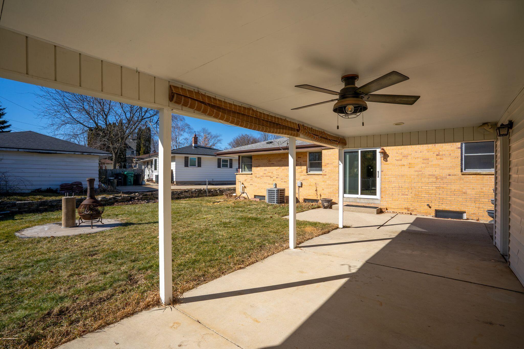 N86W18105 Summit Dr