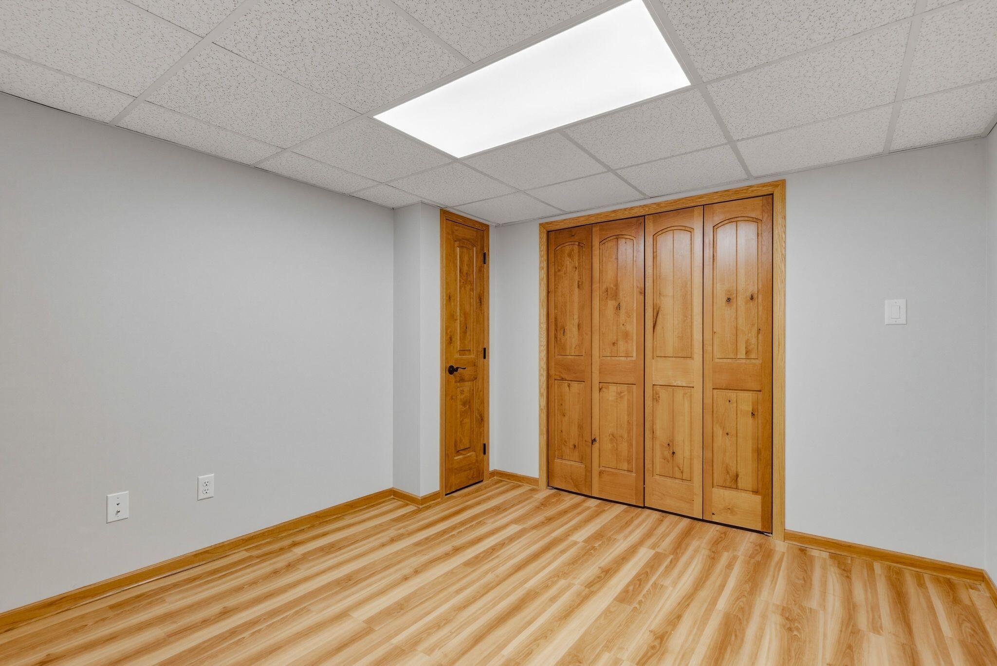 N86W18105 Summit Dr