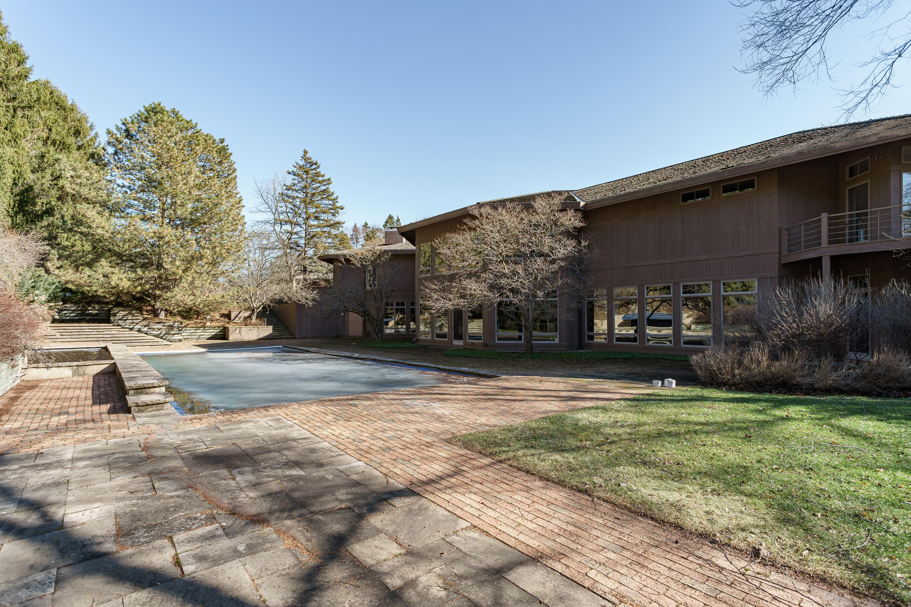 8263 N River Rd, River Hills