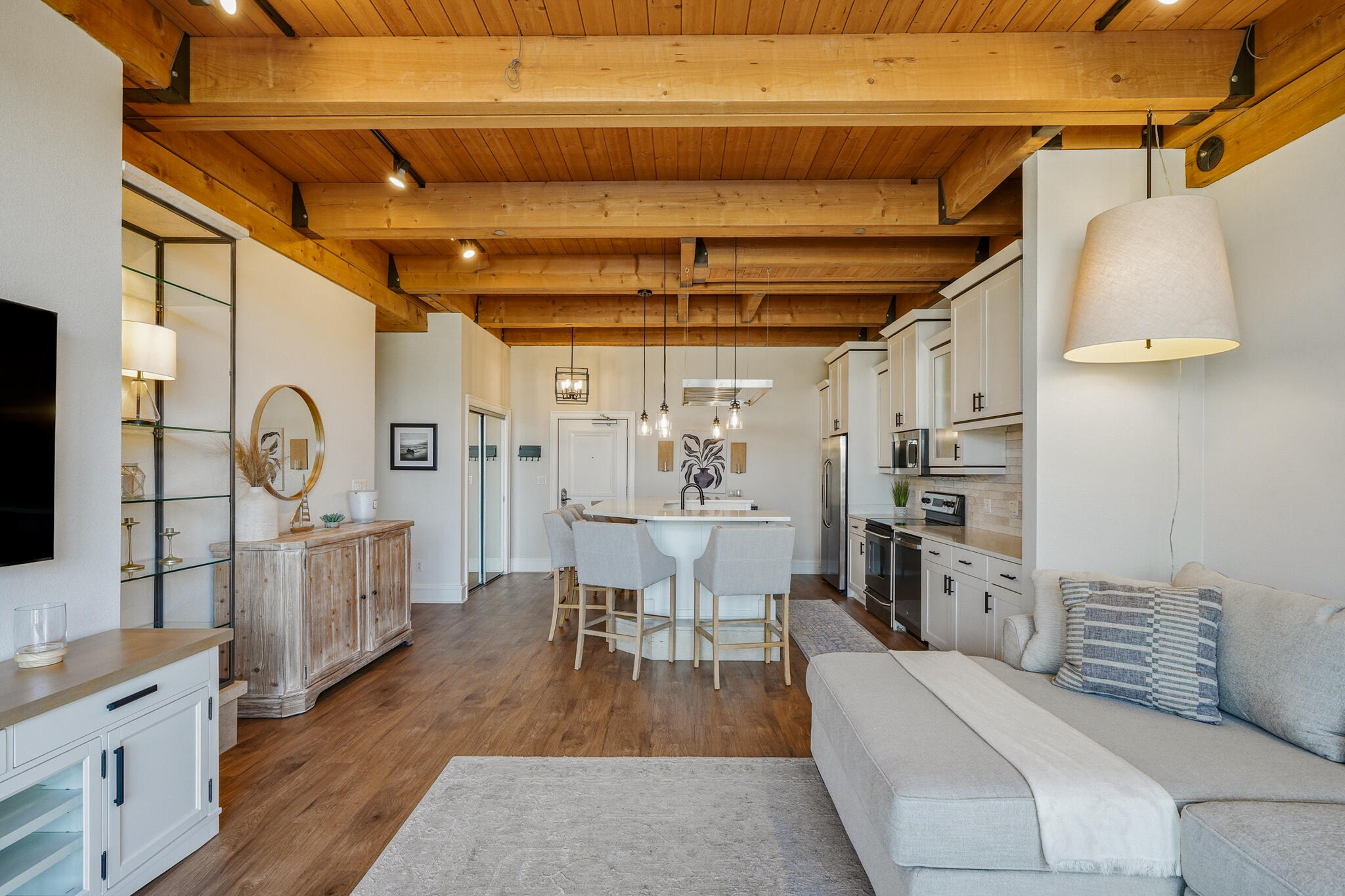 601 E Erie St Unit: 212