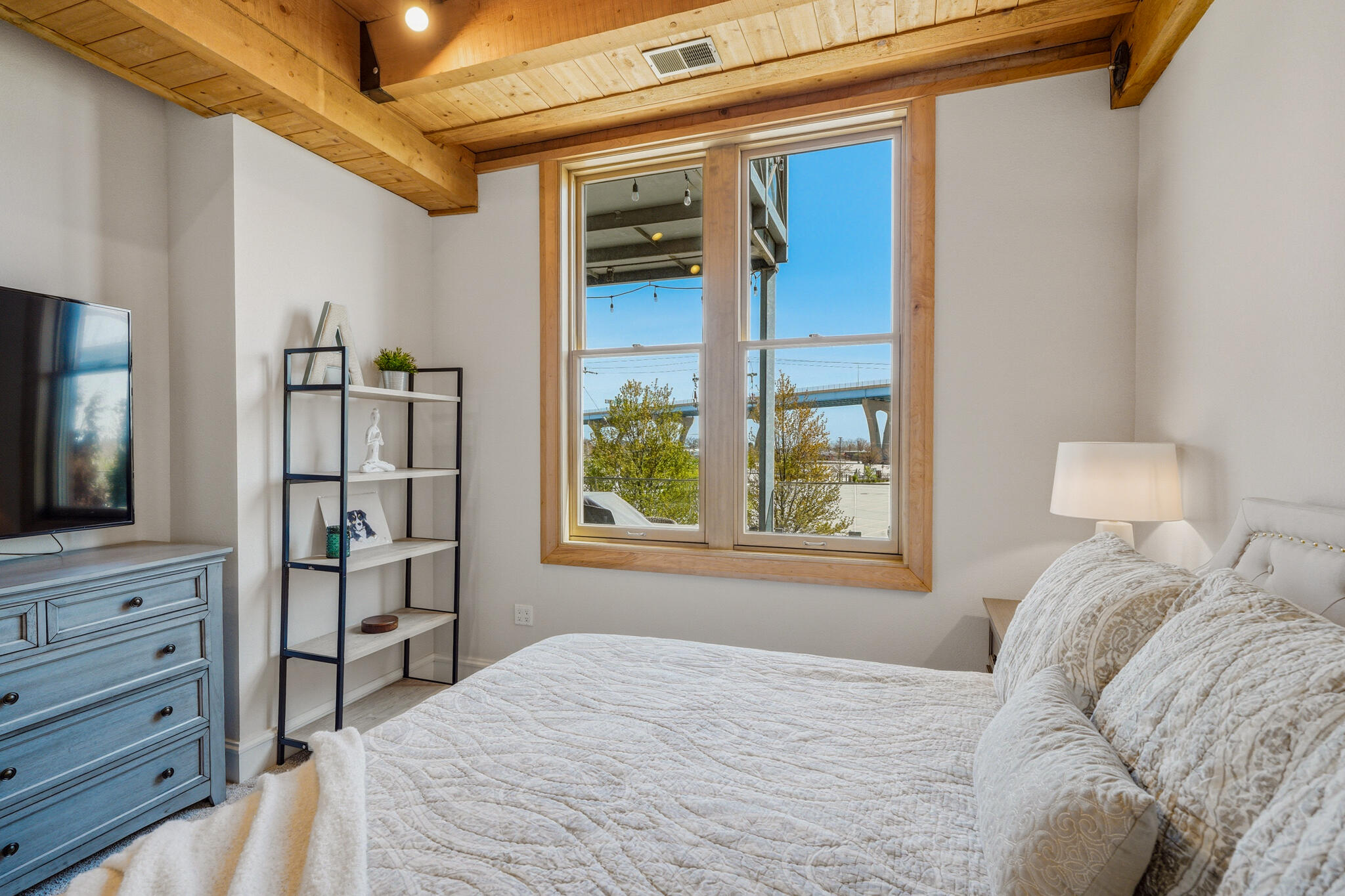 601 E Erie St Unit: 212